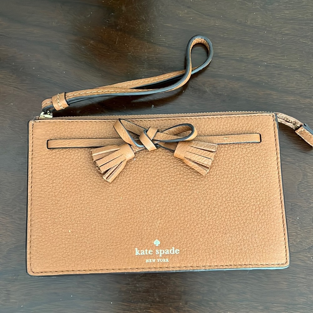 Kate Spade Tan Leather Wristlet Clutch – Classic Compact “7×4.5”